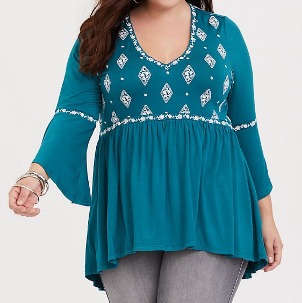 Torrid Super Soft Embroidered Babydoll Tee size 3